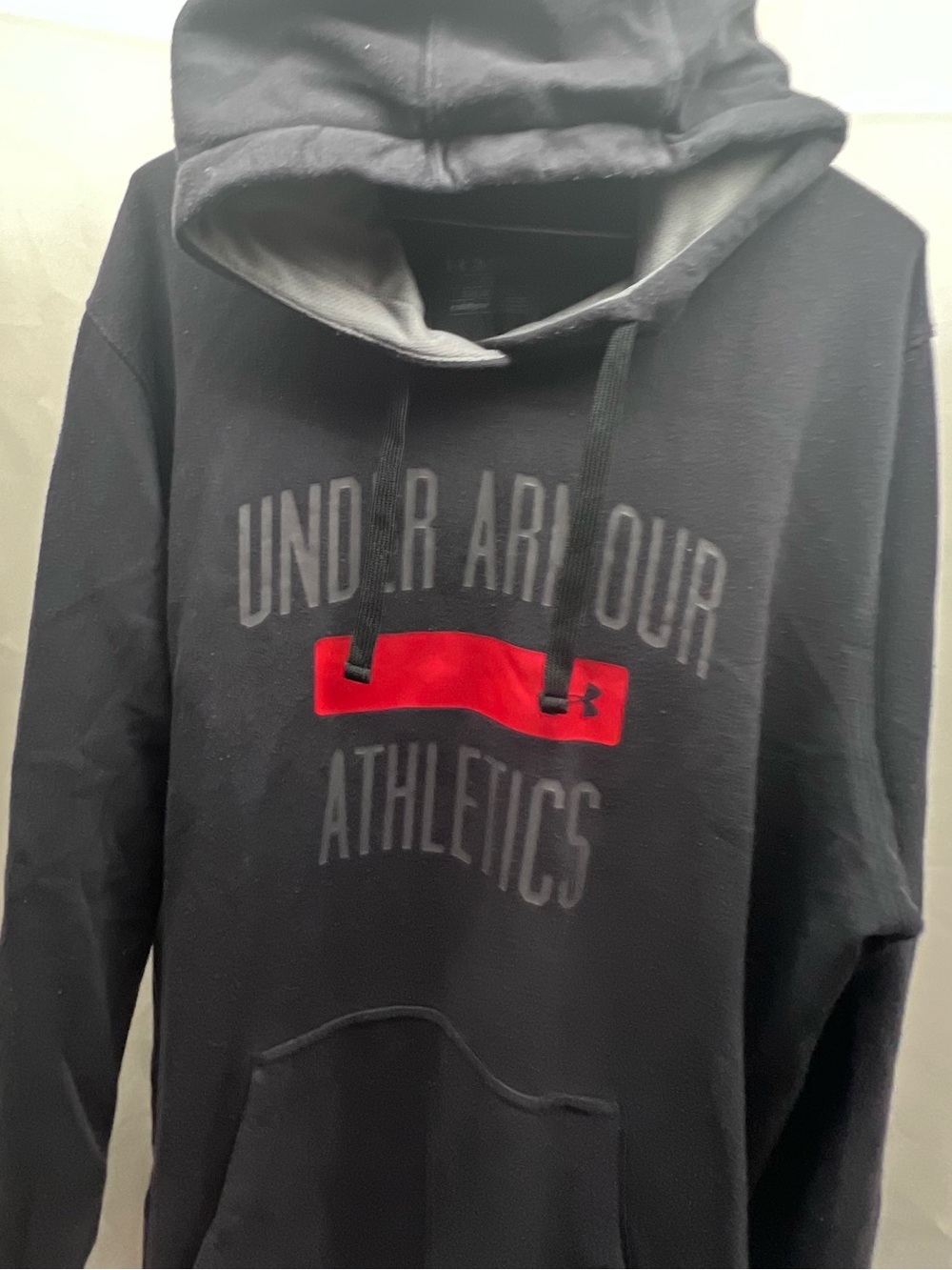 Under Armour Black Crewneck Hoodie with Red Accent - Men’s Athletic Pullover